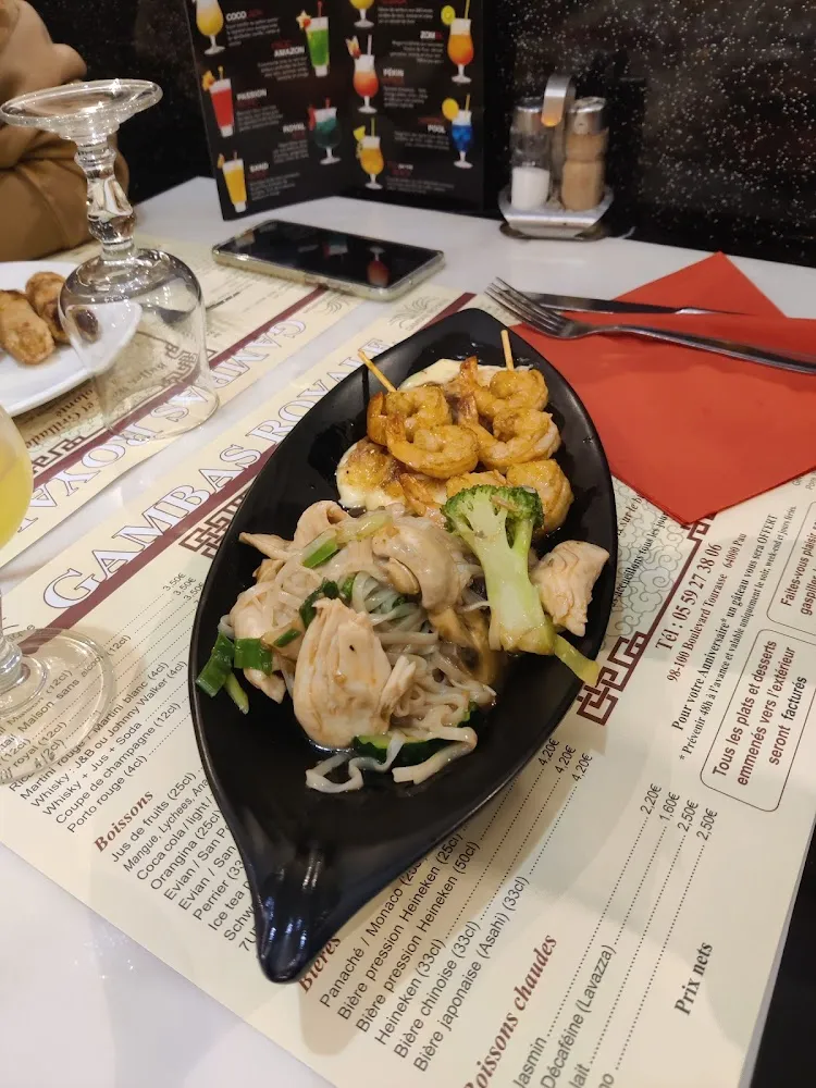 Crevettes Sautées Aux Légumes Et Nouilles Sautées